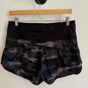 Athleta Running Free 3” Camo Shorts Black Grey Women's Small